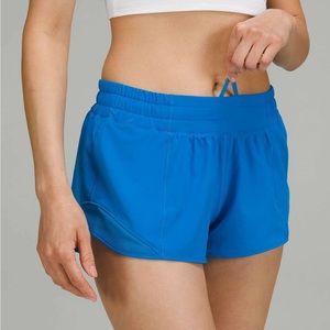 Lululemon Hotty Hot Low-Rise 2.5 Length Shorts - Size 4; Color - Poolside